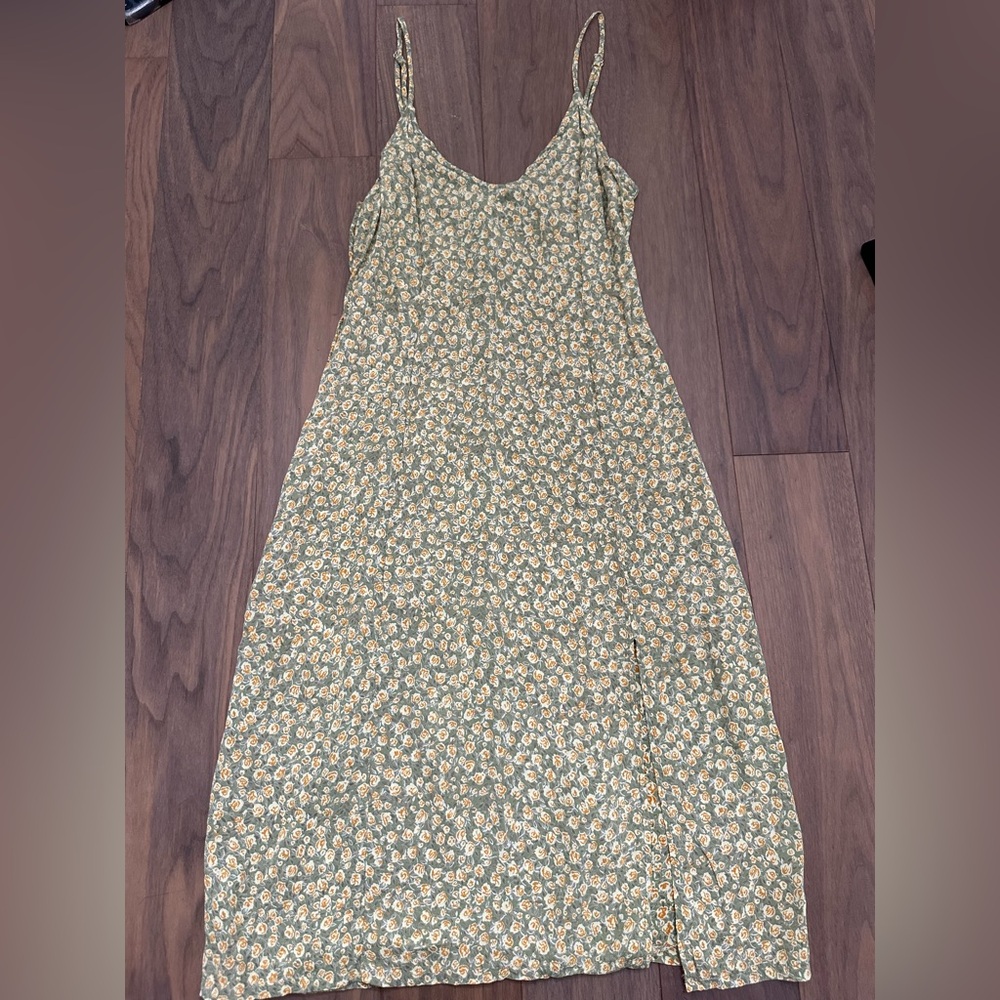 Elegant Floral Midi Dress in Green and Cream